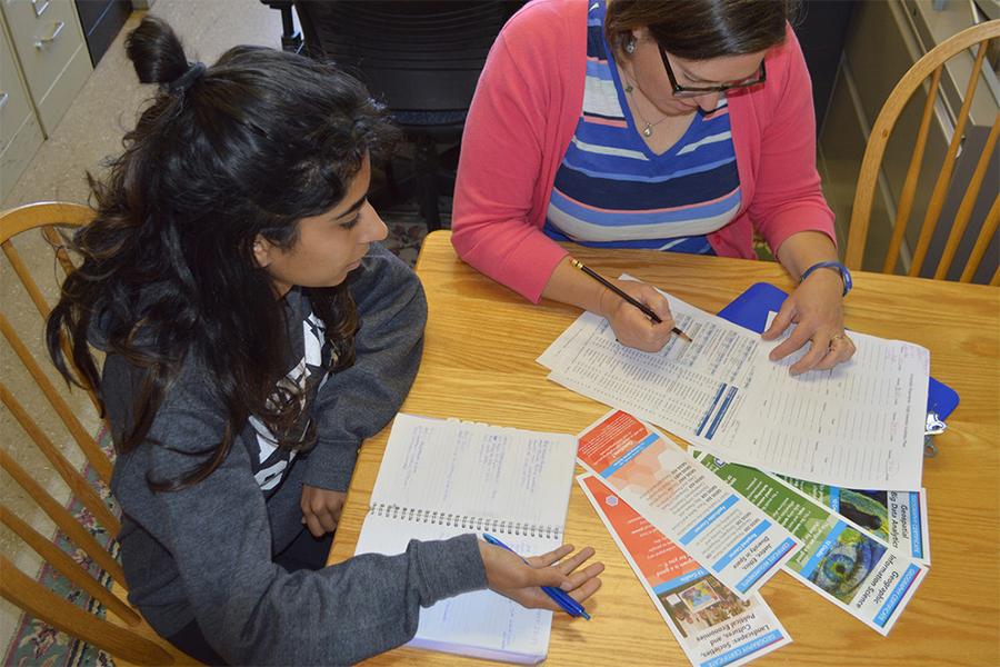 Adviser Jodi Vender helps undergraduate student Harman Singh