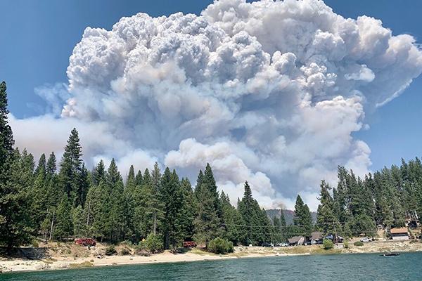 The Creek Fire burns in California’s Sierra National Forest in 2020.